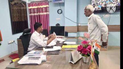 हिलसा: अनुमंडल कार्यालय में एसडीओ प्रवीण कुमार ने जनता दरबार लगाया, आठ लोगों की समस्याएं सुनीं