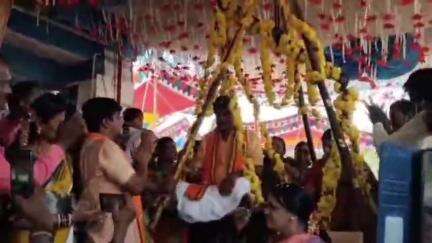 ಶೋರಾಪುರ: ಅರಳಹಳ್ಳಿ ಗ್ರಾಮದಲ್ಲಿ ಚೆನ್ನಬಸವೇಶ್ವರ ಜಾತ್ರಾ ಮಹೋತ್ಸವ, ಮಠದಲ್ಲಿ ಪೂಜ್ಯರಿಗೆ ತುಲಾಭಾರ ಕಾರ್ಯಕ್ರಮ ಜರಗಿತು