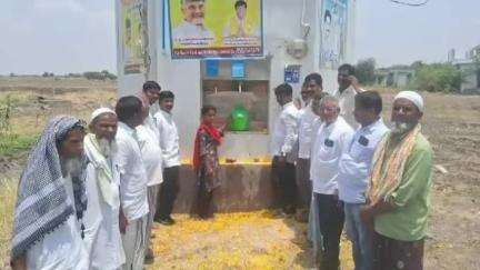 ఎమ్మిగనూరు: నందవరం మండలం నాగులదిన్నె గ్రామ ప్రజలకు సురక్షిత తాగునీరు అందించేందుకు ఎన్టీఆర్ సుజల స్రవంతి పథకం ప్రారంభించిన TDP నేతలు
