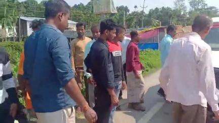 করিমগঞ্জ: বাহাদুরপুরে একটি অ্যাম্বুল্যান্স থেকে গাড়ির ধাক্কা, হতাহতের খবর নেই