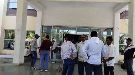 लालबर्रा: कलेक्टर की अध्यक्षता में कलेक्ट्रेट सभागार में हुई जनसुनवाई, 72 आवेदकों ने अपनी समस्याएं बताईं