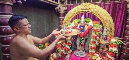 திருத்தணி: சித்திரை மாத கிருத்திகை  முருகன் கோவிலில் ஏராளமானோர் சாமி தரிசனம்