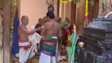 ஏரல்: ஆழ்வார்திருநகரி ஆதிநாதர் கோவிலில் சித்திரை திருவிழா கொடியேற்றம் வெகு விமர்சையாக நடைபெற்றது