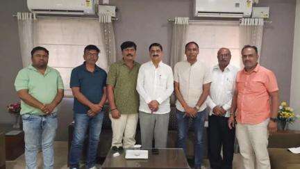 છોટાઉદેપુર: નગરના વિકાસના વિવિધ મુદ્દાઓને લઈને નગર પાલિકાના ઉપપ્રમુખ સહિતના સભ્યોએ ધારાસભ્ય સાથે સર્કિટ હાઉસ ખાતે મુલાકાત કરી.