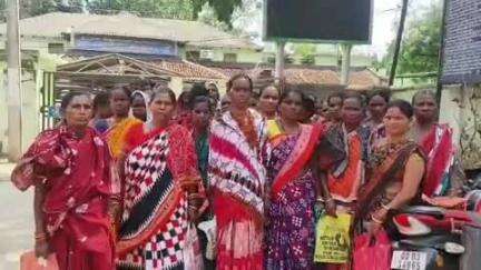 ପାଟଣାଗଡ: କାଳ ବୈଶାଖୀ ରେ କେନ୍ଦୁପତ୍ର ଝଡି ଯାଇଥିବାରୁ କାର୍ଯ୍ୟାଳୟ ରେ ଉପଜିଲ୍ଲାପାଳ ଙ୍କୁ ଦାବୀପତ୍ର ଦେଲେ ତୋଳାଳୀ#jansamasya