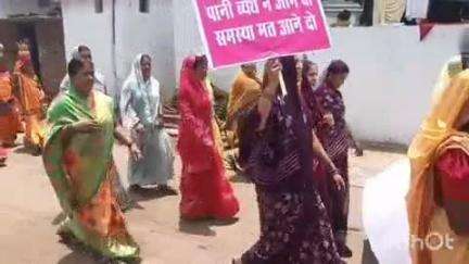 राजनांदगांव: जिले के ग्राम रातापायली में नीर और नारी जल यात्रा निकालकर किया गया जागरूक