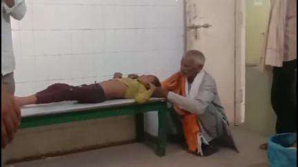 बबेरू: फुफंदी गांव के पास सड़क क्रॉस कर रहे मासूम बच्चे को बाइक सवार ने मारी टक्कर, बच्चा गंभीर रूप से घायल