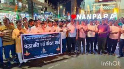 नानपारा: नानपारा में शिक्षकों ने पहलगाम आतंकी हमले के खिलाफ निकाला कैंडल मार्च, 2 मिनट का रखा मौन