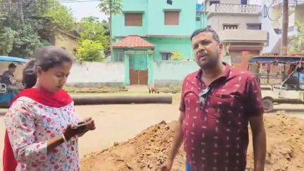 বোলপুর-শ্রীনিকেতন: বোলপুরের মকরামপুর এর রাস্তার কাজের মাঝে বিদ্যুৎ বিভাগ ক্ষতিগ্রস্ত বহু পরিবার