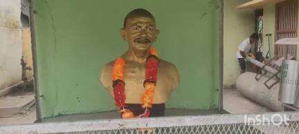 रविवार को #गंगा_समग्र के स्वयंसेवकों ने बरारी नगर पंचायत के हृदयस्थली ऐतिहासिक स्थल गांधी स्मृति भवन को कचड़ा मुक्त किया।