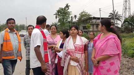 শিৱসাগৰ: বিজেপিৰ দিচাংমুখ জিলা পৰিষদৰ প্ৰাৰ্থীৰ লগতে ৱাৰ্ড সদস্যাৰ তীব্ৰতৰ নিৰ্বাচনী প্ৰচাৰ শিৱসাগৰত