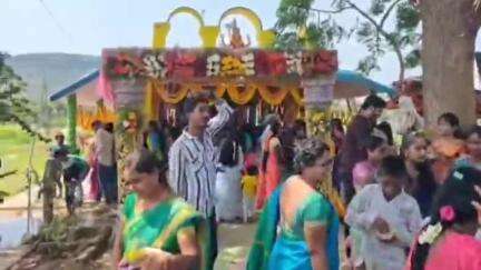 లింగాపురంలో భక్తులతో కళకళలాడిన పోలేరమ్మ ఆలయం