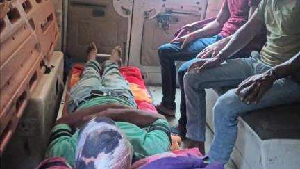 गरुड़: ग्वादम कुलाऊ के समीप एक डम्पर अनियंत्रित होकर खाई में गिरा, चालक गंभीर रूप से घायल, 108 की मदद से बैजनाथ लाया गया