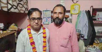बाड़ी: बाडी में हज यात्री दंपती का नागरिकों ने किया आत्मीय स्वागत, रवाना होने से पूर्व दीं शुभकामनाएं