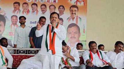 సంగారెడ్డి: కాంగ్రెస్ ప్రభుత్వం అమలు చేస్తున్న సంక్షేమ అభివృద్ధి కార్యక్రమాలు ప్రజల్లోకి తీసుకెళ్లాలి : డిసిసి అధ్యక్షులు ఆంజనేయులు
