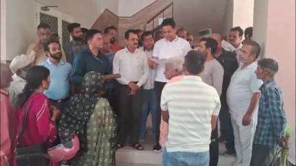 अम्ब: विधायक सुदर्शन बबलू ने अंब में 23 लाभार्थियों को गृह निर्माण स्वीकृति पत्र वितरित किए