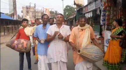 রানাঘাট ১: দিঘায় জগন্নাথ মন্দিরের উদ্বোধন সফল করতে বাদকুল্লায় পদযাত্রা শাসকদল ঘনিষ্ট সাধু সন্ন্যাসীদের