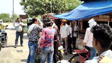 नरवर: नरवर बस स्टैंड के पास महिला के साथ अभद्रता करने वाले व्यक्ति की पिटाई, महिला और उसके साथी ने की