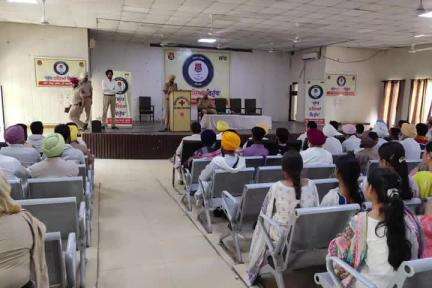 ਯੁੱਧ ਨਸ਼ਿਆਂ ਵਿਰੁੱਧ ਮੁਹਿੰਮ ਤਹਿਤ ਰੈਡ ਕਰੋਸ ਭਵਨ ਸ੍ਰੀ ਮੁਕਤਸਰ ਸਾਹਿਬ ਵਿਖੇ ਸੈਮੀਨਾਰ ਆਯੋਜਿਤ