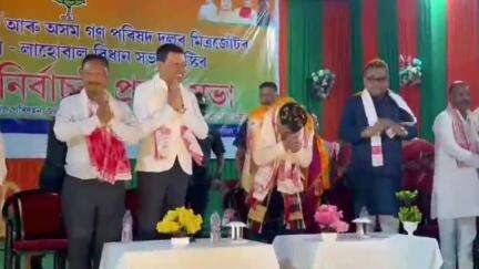 চাবুৱা: ডিকম কৰম ভৱনত মিত্ৰজোঁটৰ প্ৰাৰ্থীৰ হৈ প্ৰচাৰ চলাই কংগ্ৰেছক তীব্ৰ সমালোচনা কেন্দ্ৰীয় মন্ত্ৰী সৰ্বানন্দ সোণোৱালে