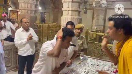 भदेसर: मंडफिया स्थित सांवलिया सेठ मंदिर में पहुंचे कलेक्टर आलोक रंजन, सेवा व्यवस्था व जनकल्याण की भावना की सराहना की