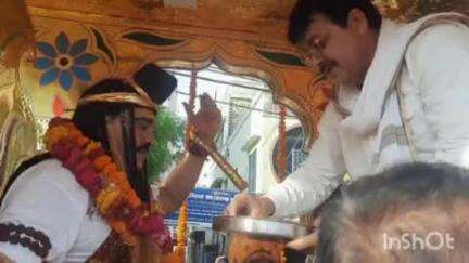 औरैया: भगवान परशुराम की जयंती पर निकली औरैया शहर में भव्य शोभायात्रा, वरिष्ठ समाजसेवी लालजी शुक्ला ने पूजाअर्चना कर किया स्वागत