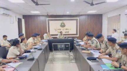 सिहावल: सीधी जिले के पुलिस अधीक्षक कार्यालय में एसपी ने सभी थाना प्रभारियों की बैठक ली