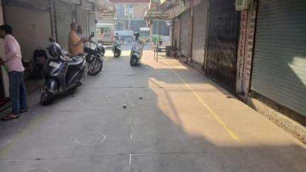 अम्ब: अंब के रामलीला काम्प्लेक्स में दुकानों के टूटे ताले, सीसीटीवी फुटेज में दिखा संदिग्ध