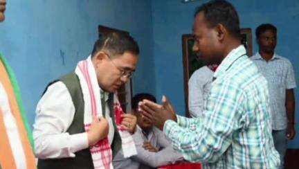 ঢেকিয়াজুলি ভাগ: বিধায়ক গনেশ কুমাৰ লিম্বুৰ উপস্থিতিত তৰাজান বঙালী গাঁৱত ভাৰতীয় জনতা পাৰ্টিৰ এখন মত বিনিময় সভা অনুষ্ঠিত হয়