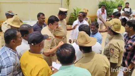 ಶ್ರೀನಿವಾಸಪುರ: ಶ್ರೀನಿವಾಸಪುರ ಪಟ್ಟಣದಲ್ಲಿ ಪೊಲೀಸರಿಂದ ರೌಡಿ ಶೀಟರ್ ಗಳ ಪೆರೆಡ್