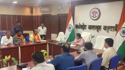 निवाली: दोंदवाडा के शख़्स ने की पत्नी की मौत होने पर अनुग्रह राशि दिलाने की मांग, कलेक्ट्रेट में आयोजित जनसुनवाई में दिया आवेदन