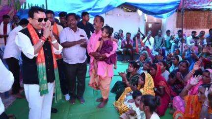 बसना: ग्राम देवसराल में विधायक संपत अग्रवाल ने श्री रामचरित मानस कथा का किया रसपान