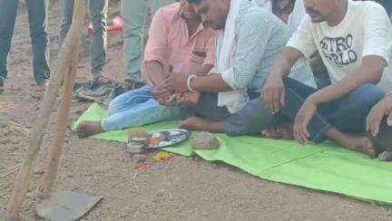 बाजना: विधायक प्रतिनिधि भूरालाल देवदा ने ग्राम रावटी के वार्ड कूड़ा का टापरा में रपट निर्माण कार्य का किया भूमिपूजन