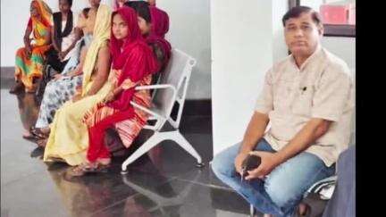 झरिया/जोरापोखर/सिंदरी: गौशाला प्रभावित लोगों ने अपर समाहर्ता को पुनर्वास के लिए मांग पत्र सौंपा