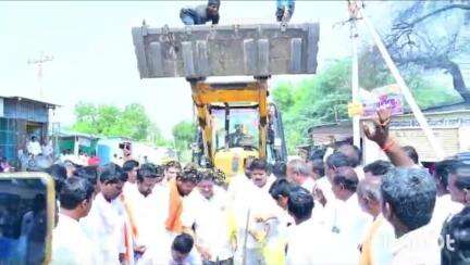 ಸಿಂಧನೂರು: ರಾಜೋಳ್ಳಿ-ಜೂಕೂರು ರಸ್ತೆ ಕಾಮಗಾರಿಗೆ ಶಾಸಕ ಬಸನಗೌಡ ದದ್ದಲ್ ಭೂಮಿಪೂಜೆ