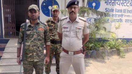 पीरो: एसपी राज के निर्देशानुसार पिरो समेत अन्य थानों में बैंकों की सुरक्षा के लिए असामाजिक तत्वों का किया जा रहा निरीक्षण