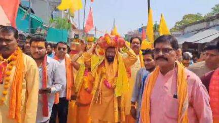 चंदला: सिद्धनाथ बाबा के स्थान पर सप्त दिवसीय भागवत कथा का हो रहा आयोजन, नगर में निकाली गई भव्य कलश यात्रा