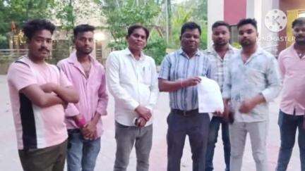 आदित्यपुर गम्हरिया: इमली चौक स्थित श्री श्री सार्वजनिक बजरंग अखाड़ा की बैठक में मंदिर के पुजारी को हटाने का निर्णय लिया गया