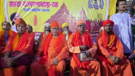 কল্যাণী: আগামীকাল দীঘাতে জগন্নাথ দেবের মন্দিরের শুভ উদ্বোধন উপলক্ষে আজ কল্যাণী ব্লক তৃণমূল কংগ্রেসের উদ্যোগে বর্ণাঢ্য শোভাযাত্রা