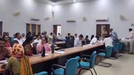 खंडवा नगर: कलेक्ट्रेट में जनसुनवाई का हुआ आयोजन, 74 में से 56 मामलों का मौके पर हुआ निराकरण