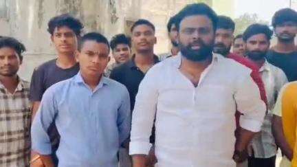 ఇబ్రహీంపట్నం: రాష్ట్ర ప్రభుత్వం విద్యార్థుల సమస్యలను గాలికి వదిలేసింది: బీసీ విద్యార్థి సంఘం రాష్ట్ర అధ్యక్షుడు వేముల రామకృష్ణ