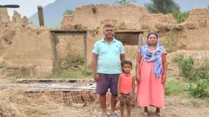 गोमिया: लुगू पहाड़ गांव के आदिवासी परिवार ने घर में आग लगने के बाद झारखंड सरकार से मुआवजे की मांग की
