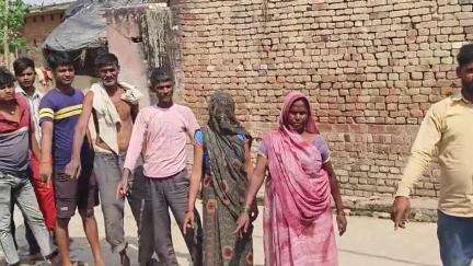 चंदौसी: गांव मल्यापुर भवानी में सड़क किनारे नालियों में पसरी गंदगी एवं खचाखच जल भराव के साथ कीचड़ से ग्रामीण परेशान@#Janshmsya