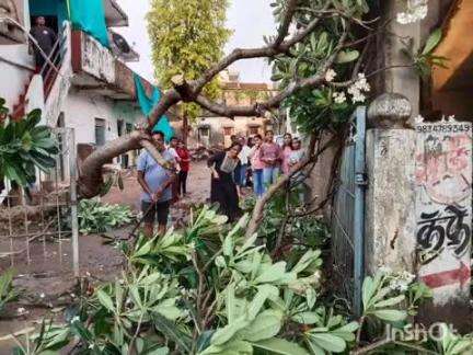 चामोर्शी: चामोर्शी व चितरंजनपूर येथे अवकाळी वादळी वारा व पावसामूळे घरांची पडझळ