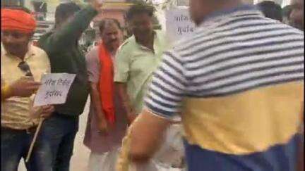 अंबिकापुर: नरेश टिकैत के देशद्रोही बयान के विरोध में अंबिकापुर में भाजपा किसान मोर्चा सरगुजा ने किया पुतला दहन