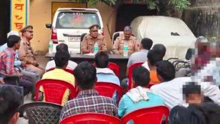 कोल: अलीगढ़ पुलिस ने थाना क्षेत्रों में संभ्रांत व्यक्तियों के साथ पीस कमेटी की मीटिंग की