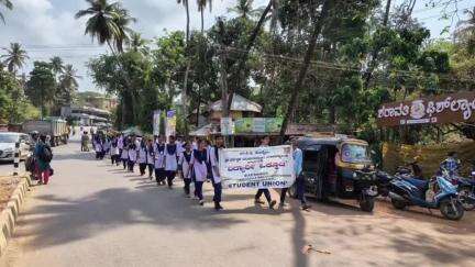ಹೊನ್ನಾವರ: ಪಹಲ್ಗಾಮ್ ದಾಳಿ, ಉಗ್ರರ ವಿರುದ್ಧ ಕ್ರಮಕ್ಕೆ ಆಗ್ರಹಿಸಿ ತಹಶೀಲ್ದಾರ್ ಮೂಲಕ ರಾಷ್ಟಪತಿಗೆ ವಿದ್ಯಾರ್ಥಿಗಳ ಮನವಿ