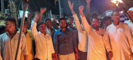पोटका: पहलगाम आतंकी हमले के विरोध में हल्दी पोखर में मशाल जुलूस निकाला गया