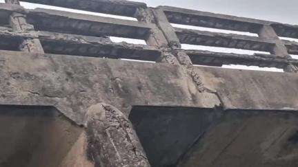 সাগরদিঘি: আমাদের খবরের জেড় নড়ে চড়ে বসলো  প্রশাসন সাগরদিঘির মথুরাপুরের বেহাল ব্রিজ পরিদর্শনে  সাগরদিঘী থানার পুলিশ আধিকারিকেরা