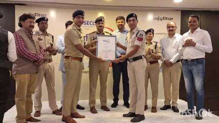 बिल्हा: बिल्हा हिर्री एवं चकरभाठा थाना के पुलिस कर्मियों को समर्पित कार्य के लिए नई दुनिया पुलिस सम्मान मिला